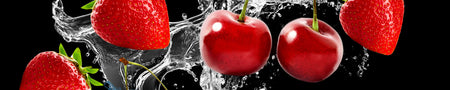 Küchenrückwand mit Erdbeeren und Kirschen
