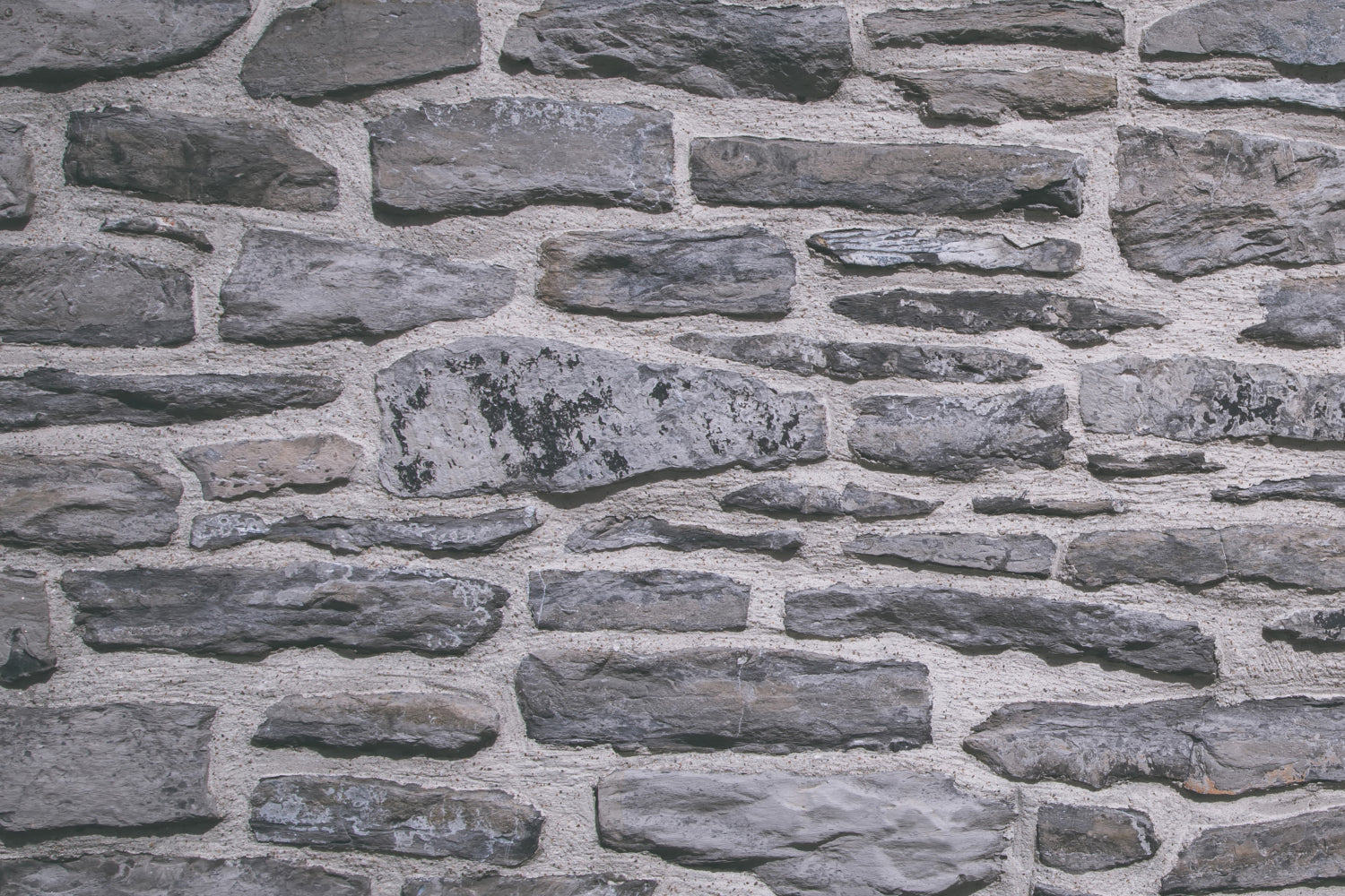 Waschbeckenrückwand Steinoptik
